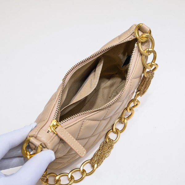 シャネルバッグ着用イメージ